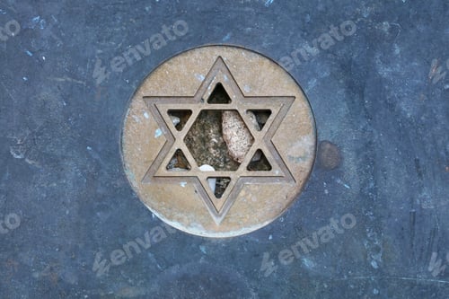 Preview: Star of David Jewish symbol at gravestone close up