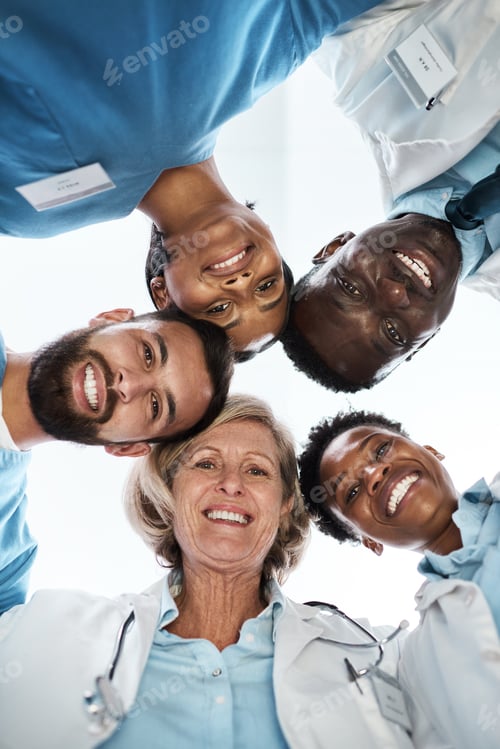Preview: Portrait of a group of medical practitioners standing together in a huddle