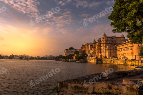 Preview: Udaipur City Palace and the Lake Pichola at sunset in Udaipur, Rajasthan, India