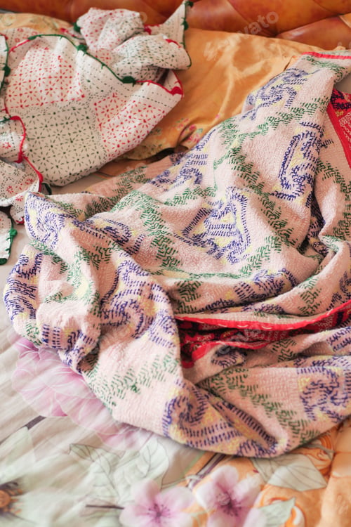Preview: messy bed in early morning , messy bed after waking up