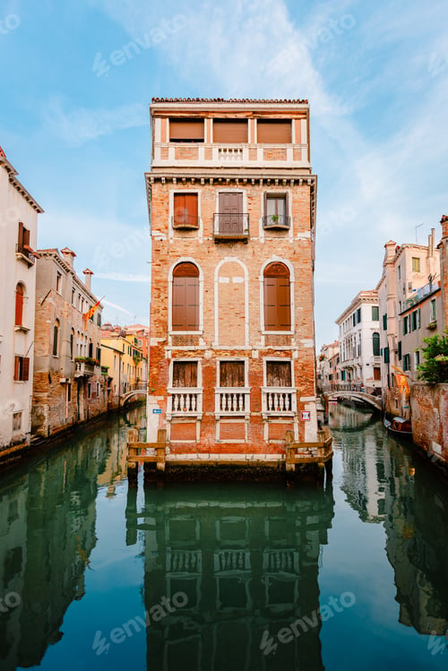 Preview: Characteristic building on canals of Venice