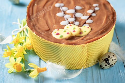 Preview: Sweet cake for Easter in the shape of an egg