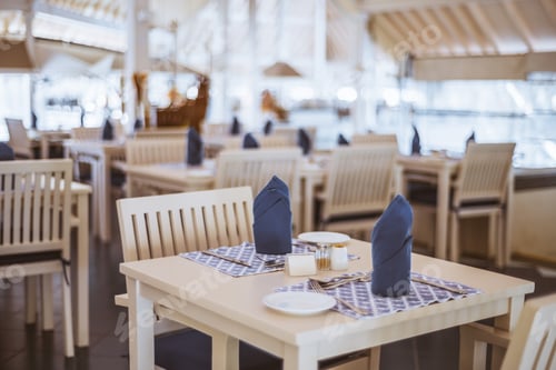 Preview: Elegant Table Setting with Blue Decor