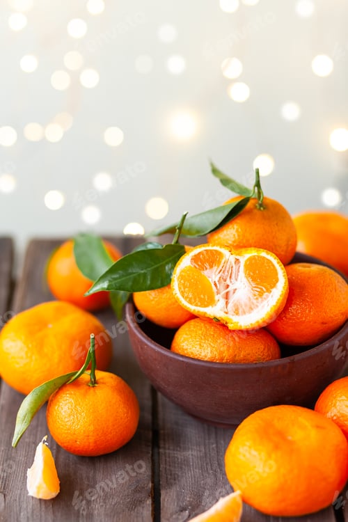 Preview: Fresh ripe tangerines in a bowl on wooden background. Natural source of vitamin C in winter