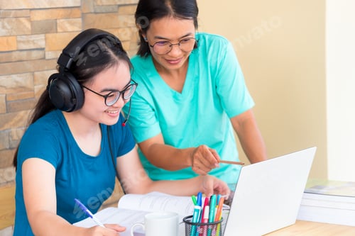 Preview: Distance learning online from home