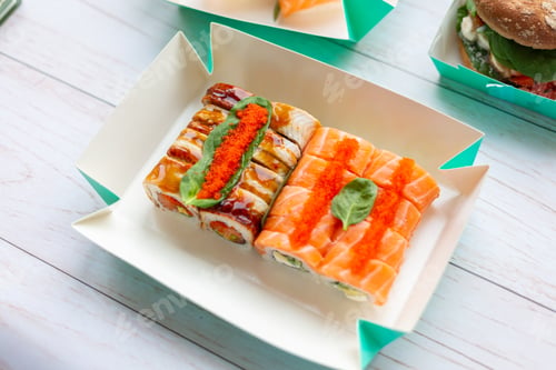 Preview: Sushi set with salmon and eel