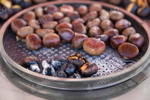 Preview: Fresh roasted chesnuts
