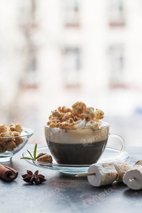 Preview: Glass of coffee with popcorn