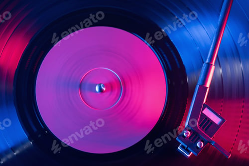 Preview: retro-styled spinning record vinyl player. Vintage shot of old gramophone, playing close up.
