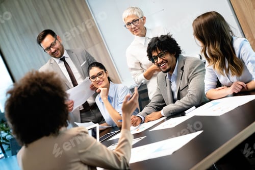Preview: Collaboration and analysis by business people working in office