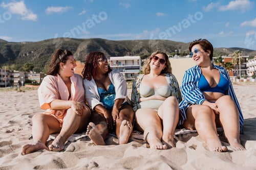Preview: Group of plus size women with swimwear at the beach