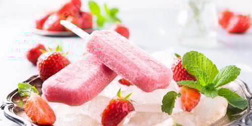 Preview: Refreshing Strawberry Popsicles with Fresh Mint and Ice