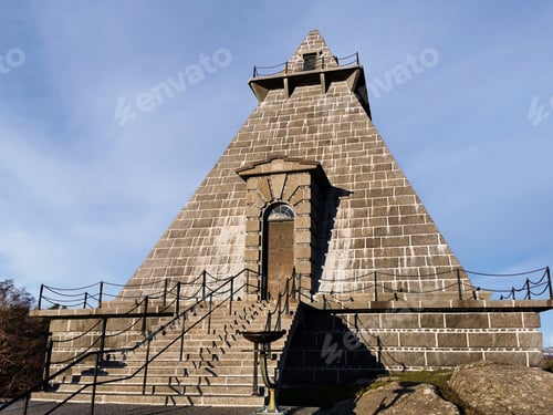 Preview: Low angle shot of the Minnehallen memorial in Stavern, Norway