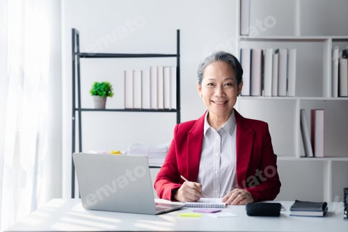 Preview: Senior businesswoman in the office, she is the senior management of the company, business operations