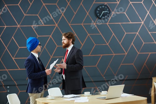 Preview: Men negotiating