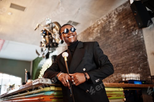 Preview: Stylish african american gentleman
