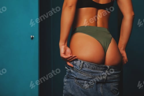Preview: Pretty young woman with an athletic figure changes clothes in locker room