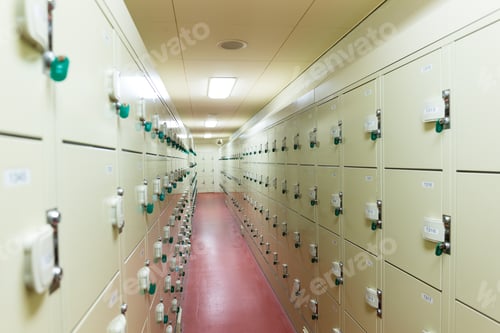 Preview: Locker room