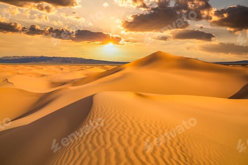 Preview: Sunset over the sand dunes in the desert. Arid landscape of the Sahara desert.