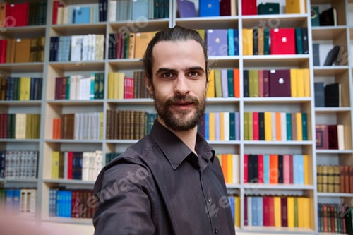 Preview: Selfie photo portrait young 30s positive man inside library