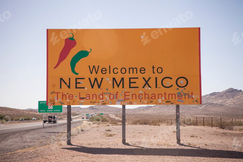 Preview: Road sign and highway, New Mexico State Line, USA