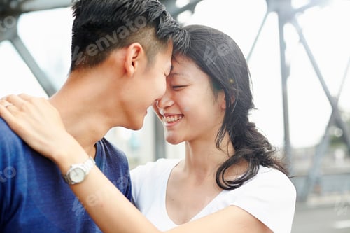 Aperçu: Gros plan d'un couple romantique souriant, Le Bund, Shanghai, Chine