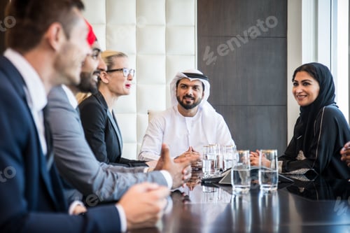 Preview: Business team in Dubai