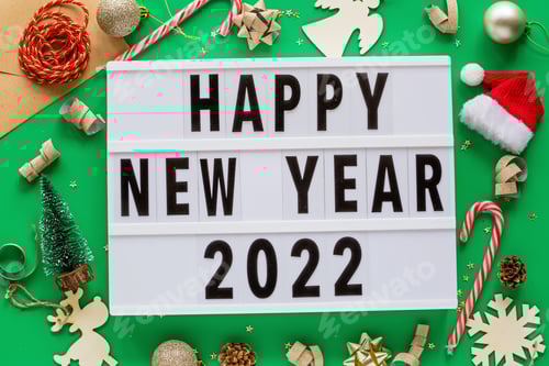 Visualização: Feliz Ano Novo 2022 Flat Lay on Green Background