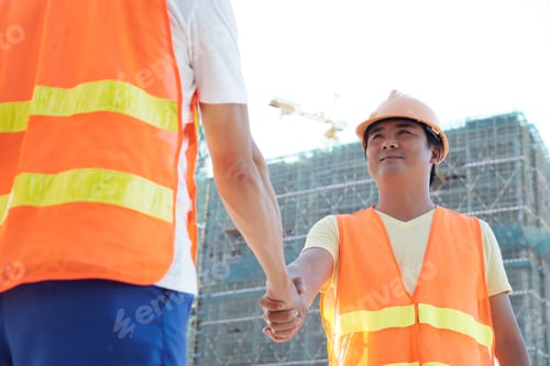Preview: Constriction Worker Shaking Hand of Contractor