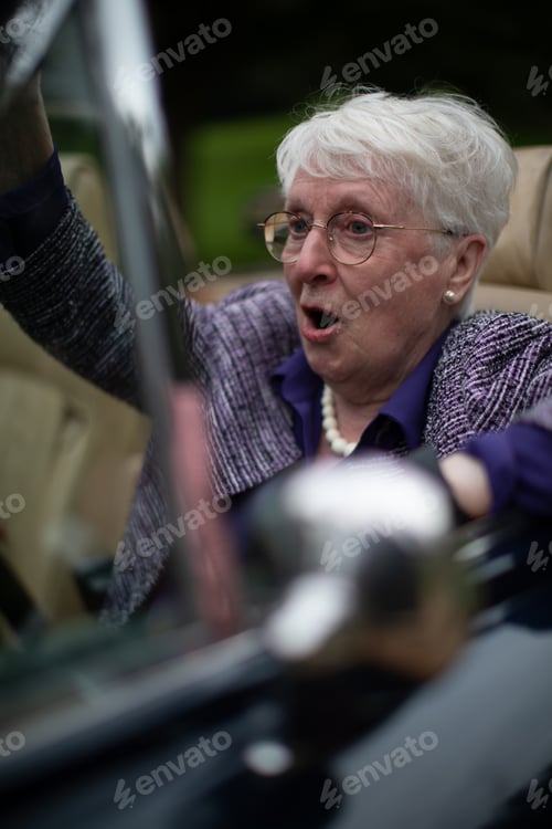 Preview: Old woman in vintage car