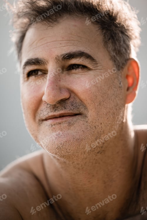 Vorschau: Nahaufnahme eines Mannes mittleren Alters