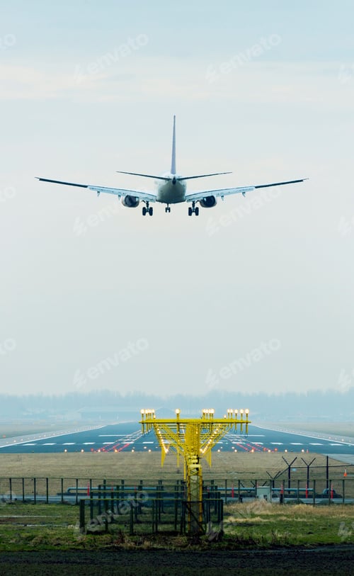 Preview: Aeroplane coming in to land, Amsterdam airport Shiphol