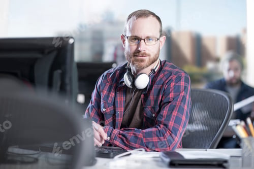 Preview: Portrait of confident man at desk in office