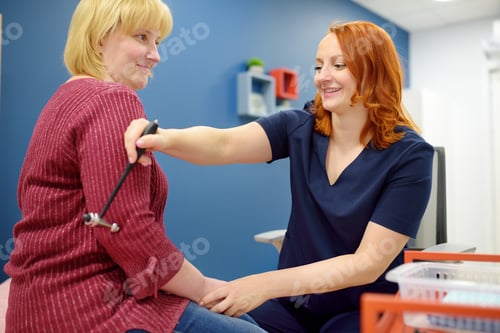 Preview: Mature woman are at an appointment with a neurologist in modern clinic.