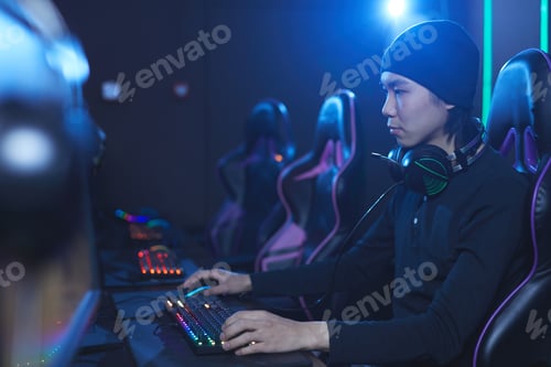 Preview: Asian Gamer Using Computer