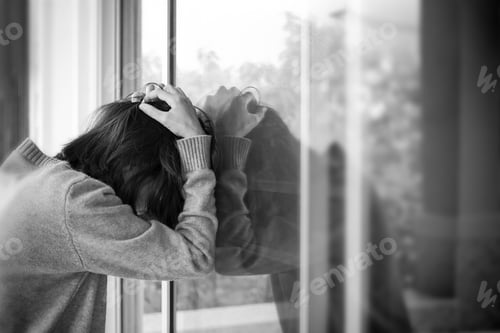 Preview: Woman cry