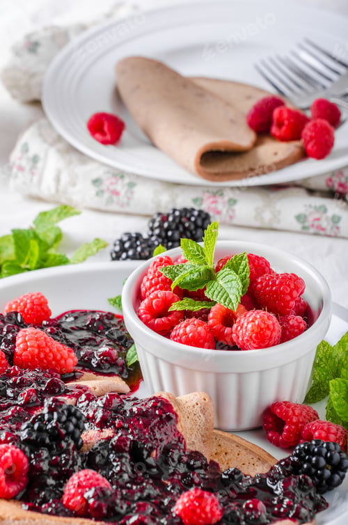 Preview: Cocoa pancakes with forest fruit