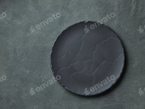 Preview: empty black plate