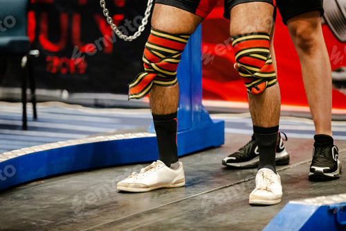 Preview: elastic wrap bandage on knees powerlifter athlete, powerlifting competition