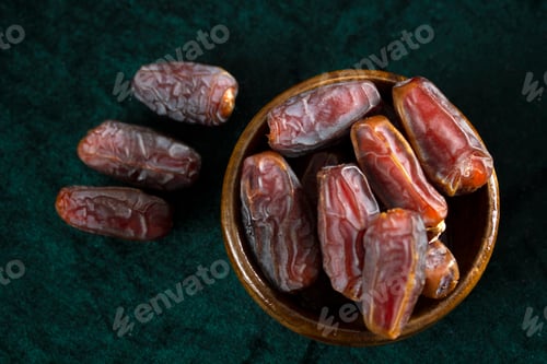 Preview: Dried date fruit in the plate