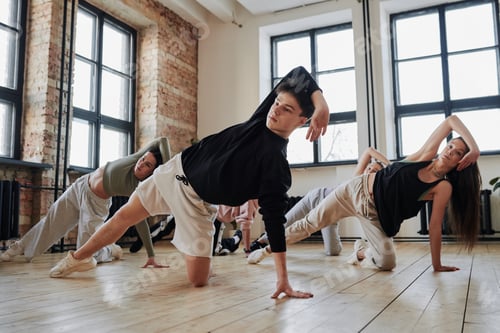 Preview: Instructor of vogue dance performance group showing new movements