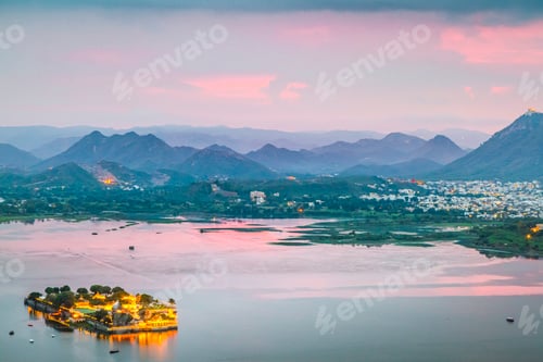 Preview: Lake Pichola, Udaipur, Rajasthan, India