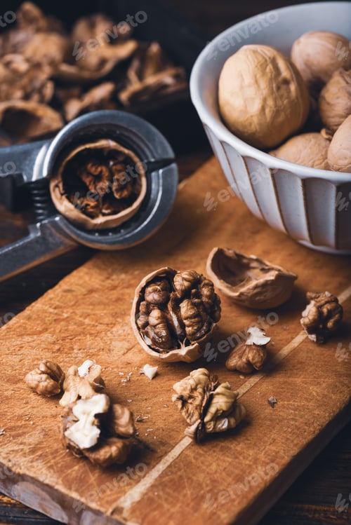 Preview: Walnuts and nutcracker