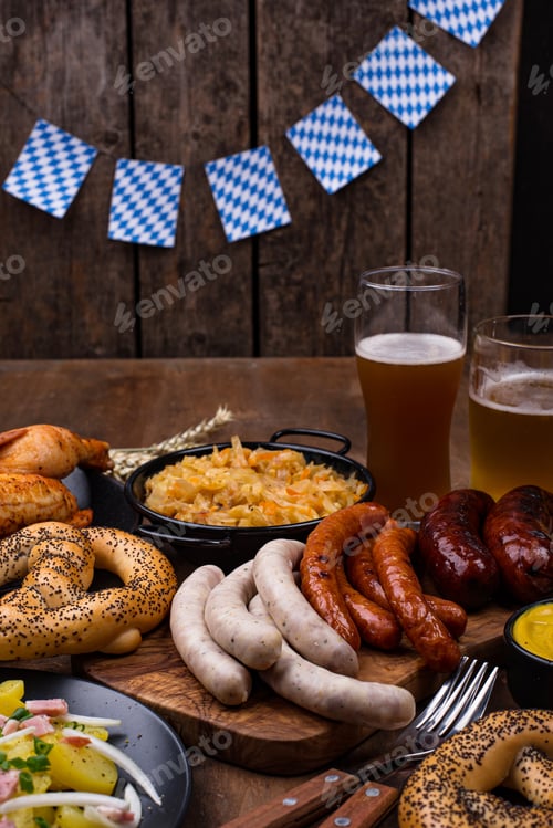Preview: Oktoberfest dishes with beer, pretzel and sausage