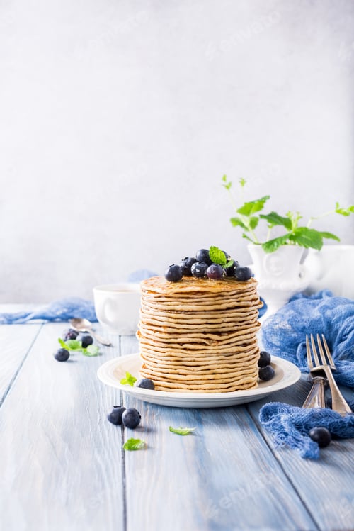 Preview: Delicious pancakes with fresh blueberries