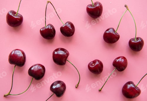 Preview: Fresh red cherries