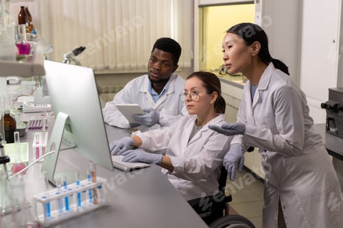 Preview: Scientists working in team on computer