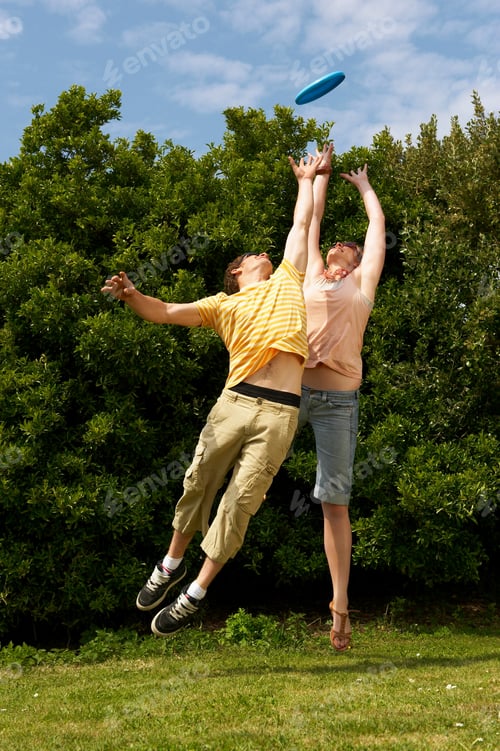 Preview: Couple jumping to catch a frisbee