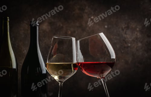 Preview: Glasses of red and white wine