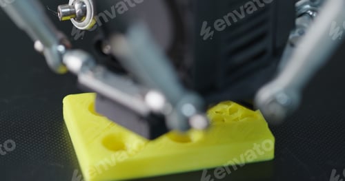 Preview: 3D Printing Machine printing a piece of plastic